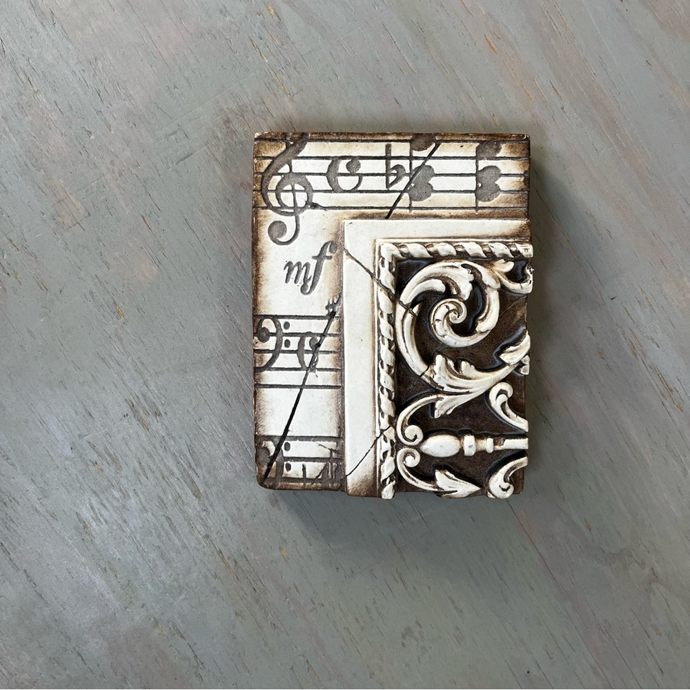 Sid Dickens Memory Block Tile Retired T-04 Music with Moulding Chipped